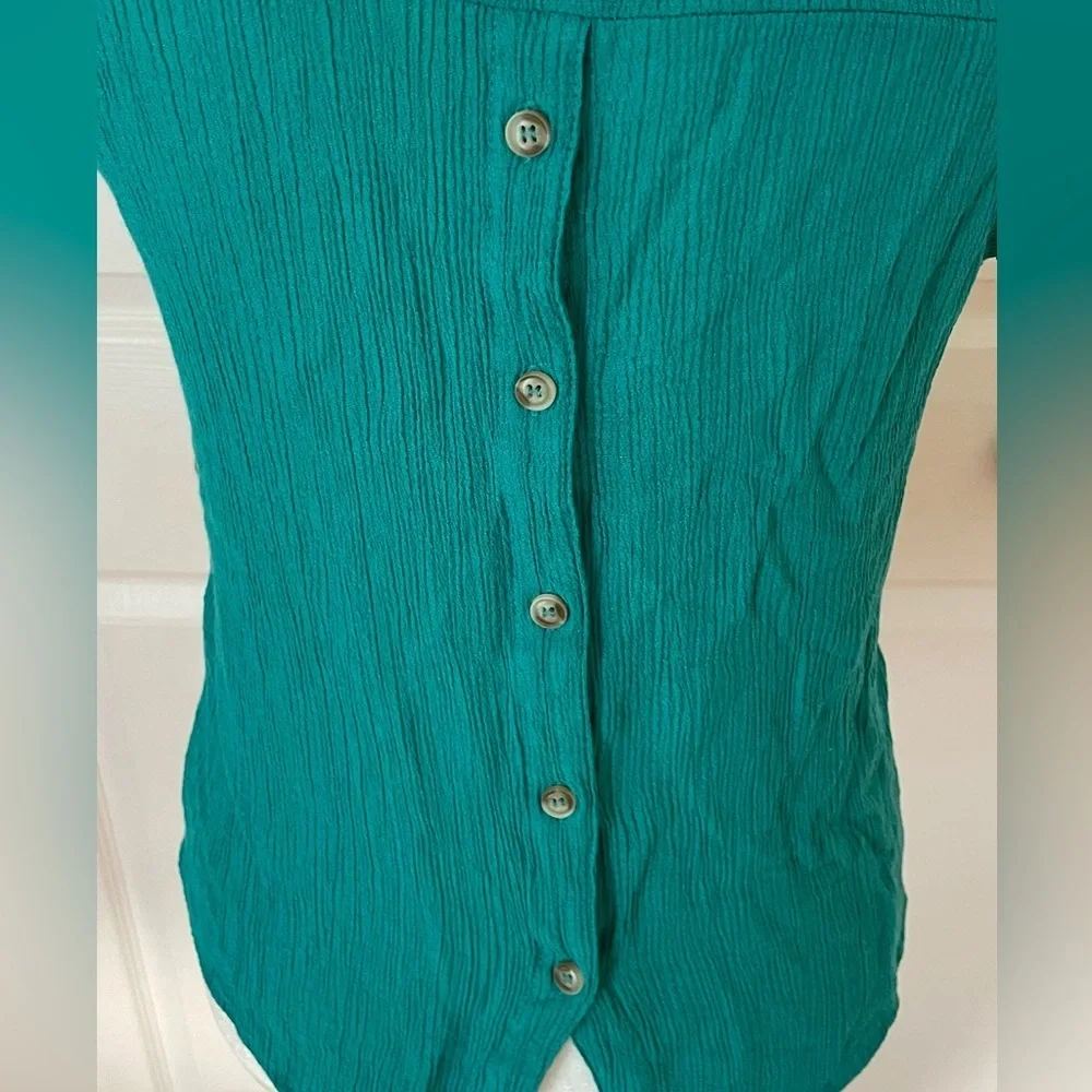 Sweet Wanderer Women's Green Round Neck Tab Sleeve Short Sleeve Top Size S